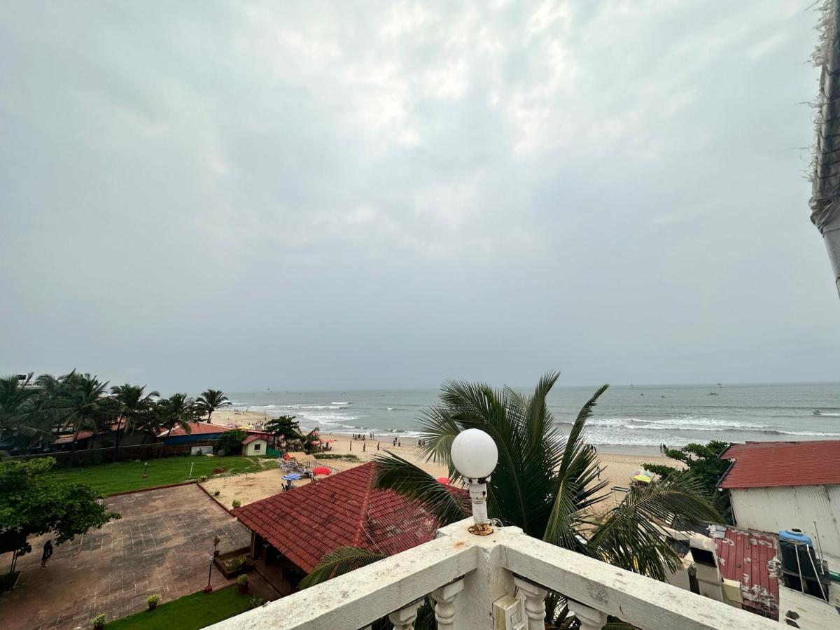 Hotel Salty Waves Baga Bagian luar foto