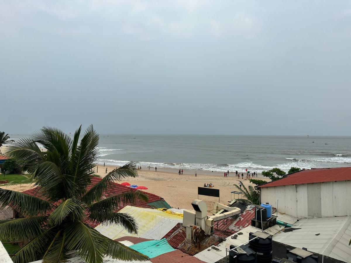 Hotel Salty Waves Baga Bagian luar foto