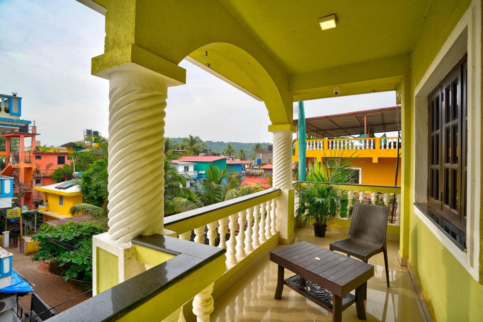 Hotel Salty Waves Baga Bagian luar foto