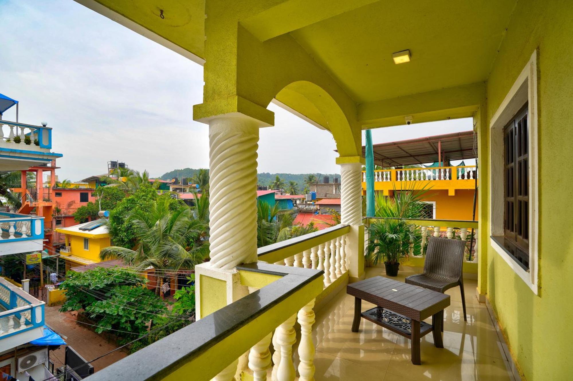 Hotel Salty Waves Baga Bagian luar foto