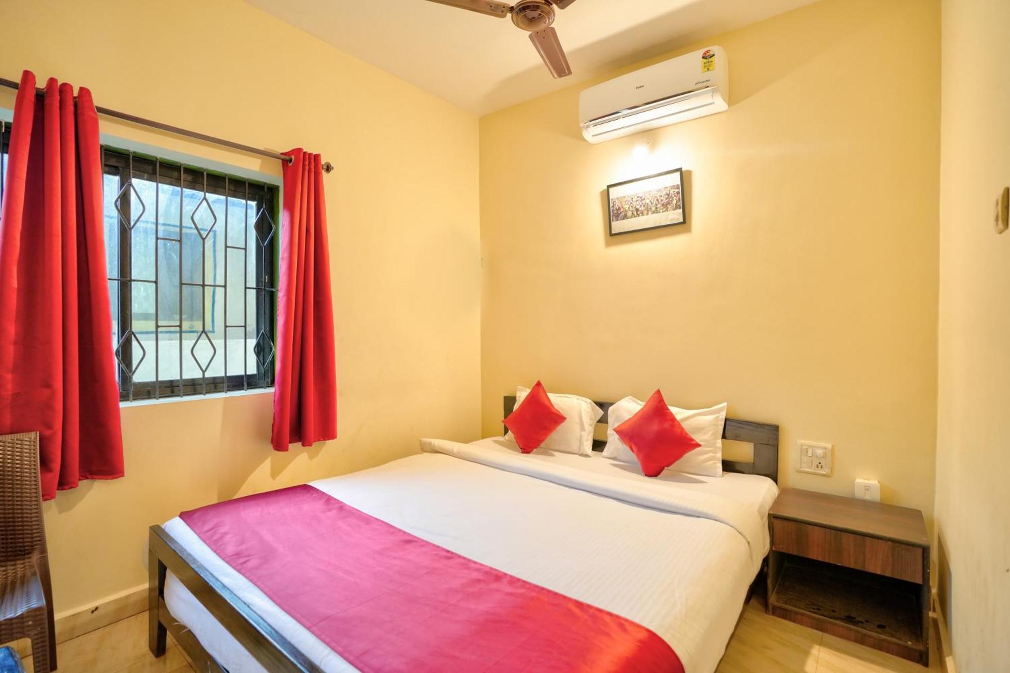 Hotel Salty Waves Baga Bagian luar foto