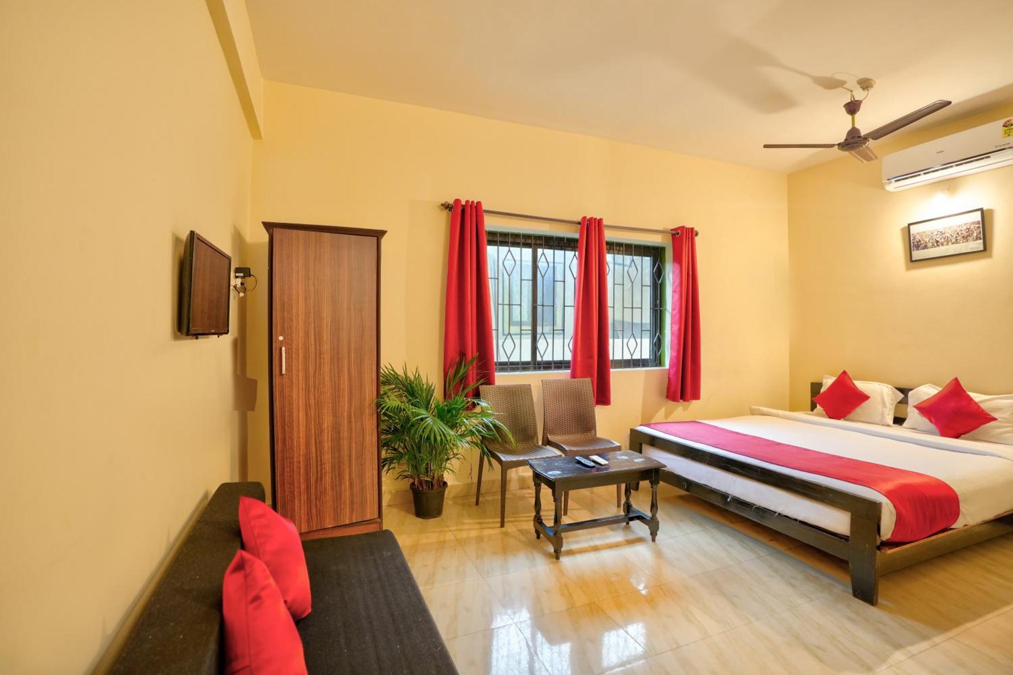 Hotel Salty Waves Baga Bagian luar foto