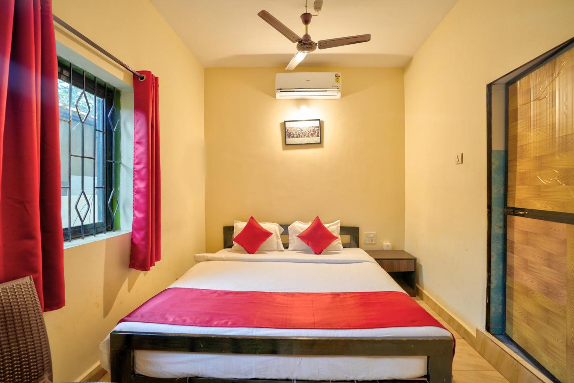Hotel Salty Waves Baga Bagian luar foto
