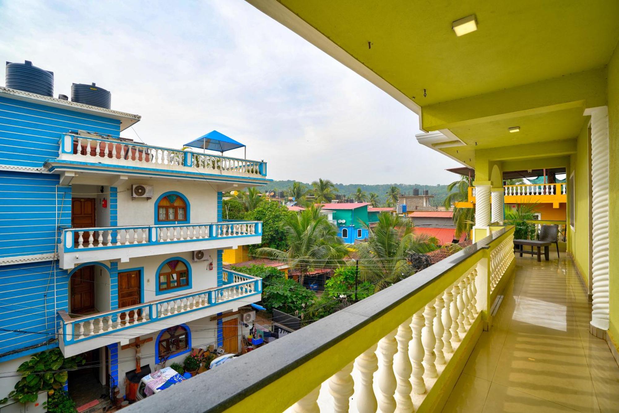 Hotel Salty Waves Baga Bagian luar foto