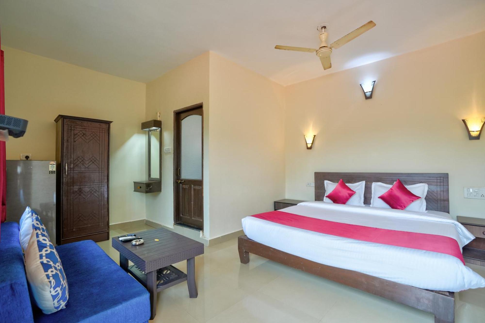 Hotel Salty Waves Baga Bagian luar foto