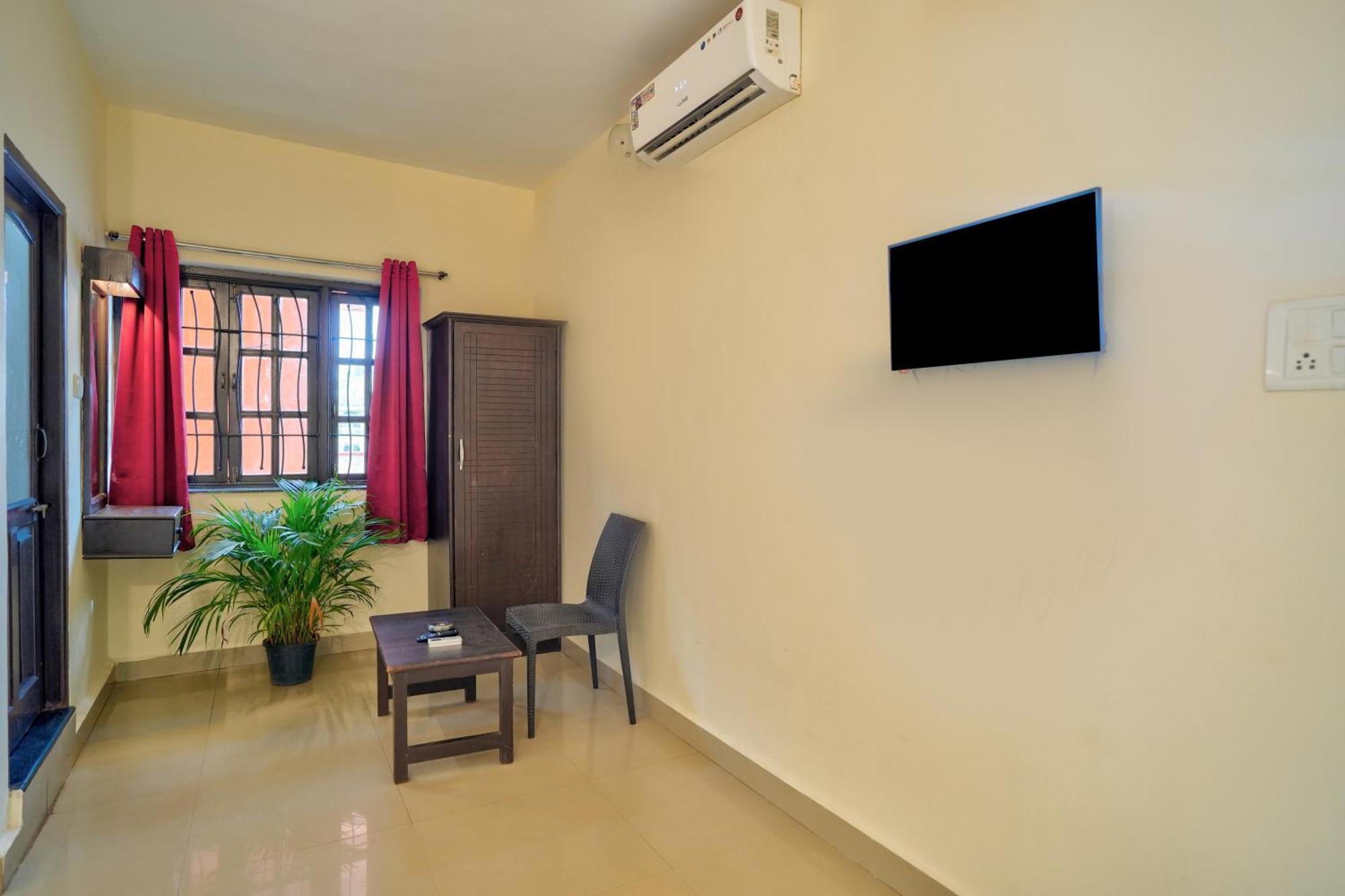 Hotel Salty Waves Baga Bagian luar foto