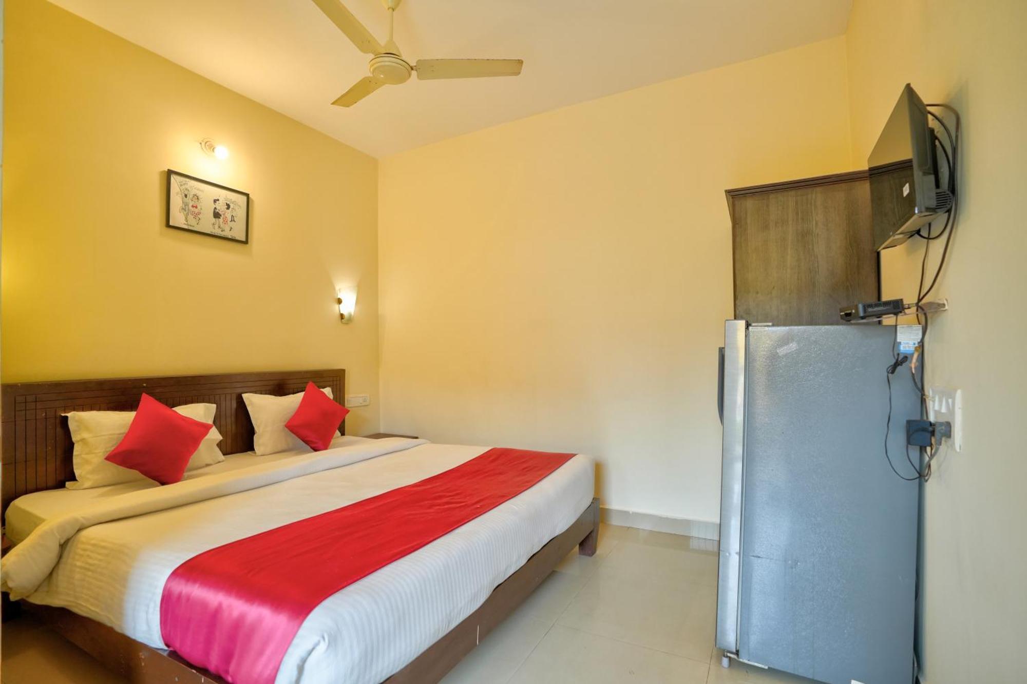 Hotel Salty Waves Baga Bagian luar foto