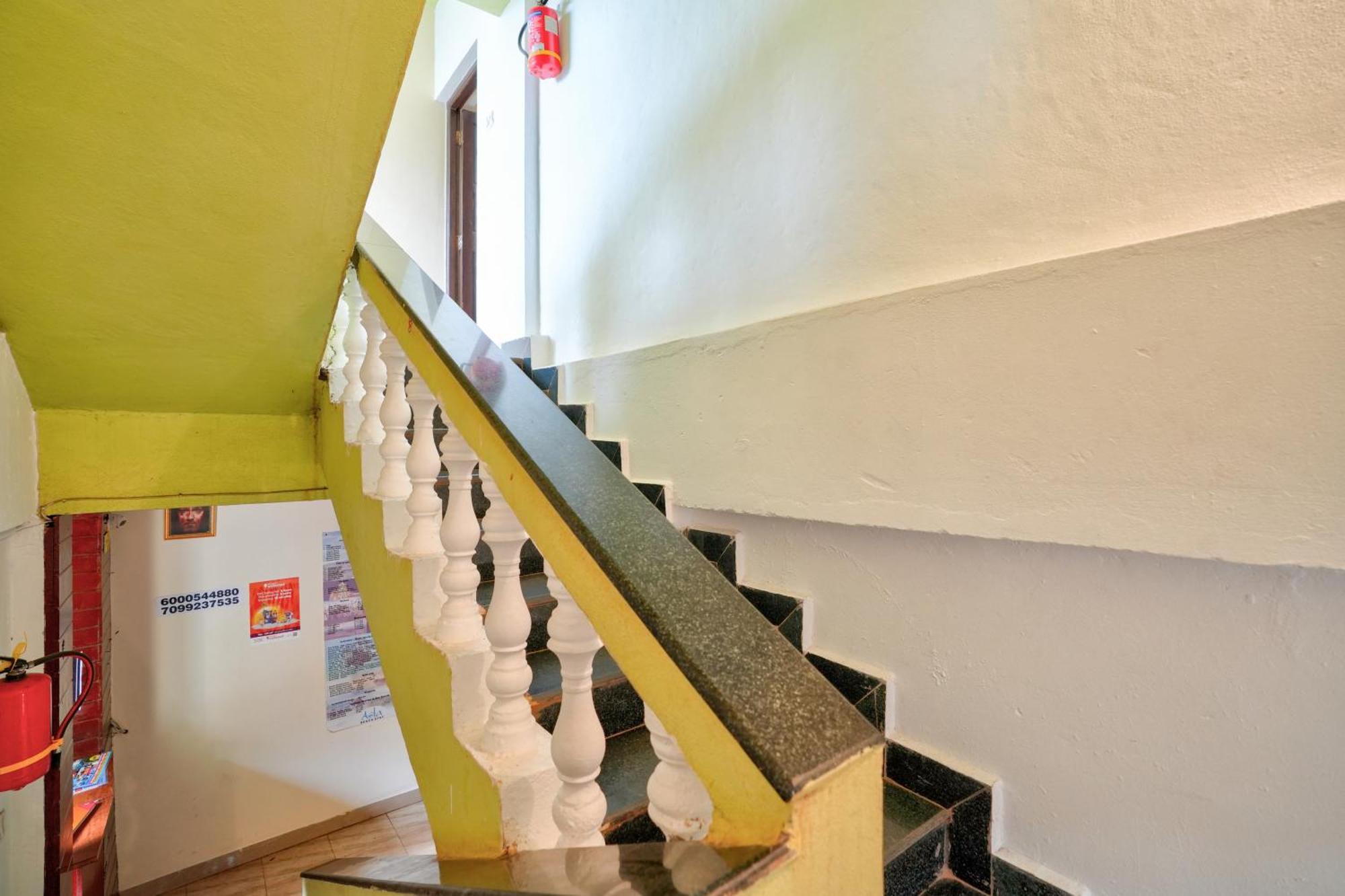 Hotel Salty Waves Baga Bagian luar foto