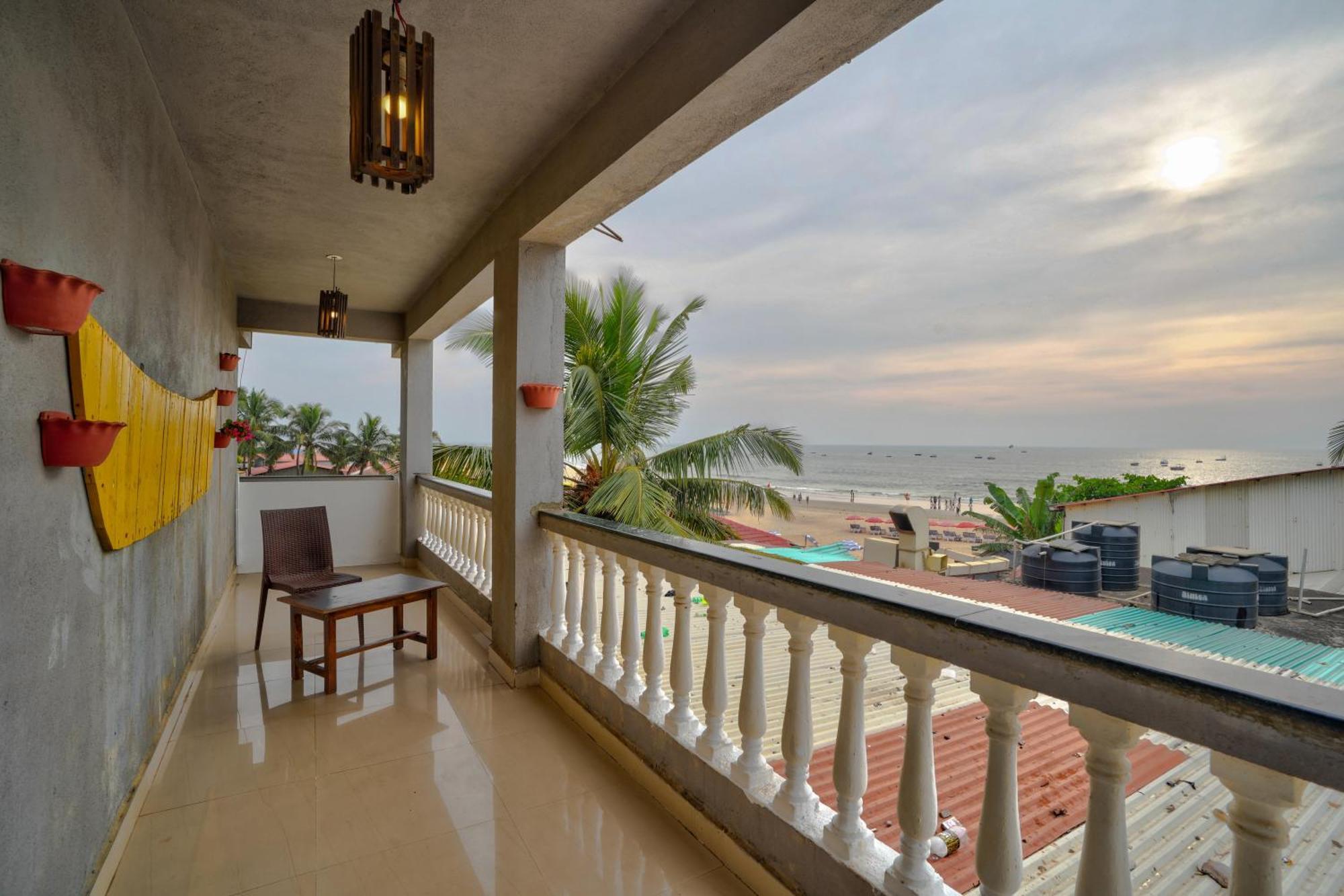 Hotel Salty Waves Baga Bagian luar foto