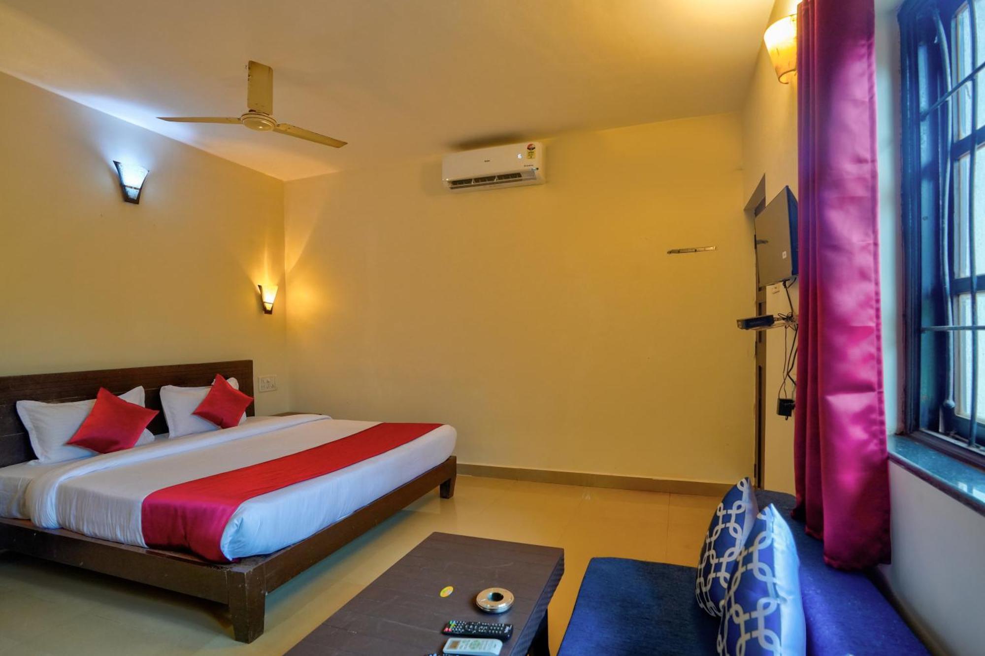 Hotel Salty Waves Baga Bagian luar foto