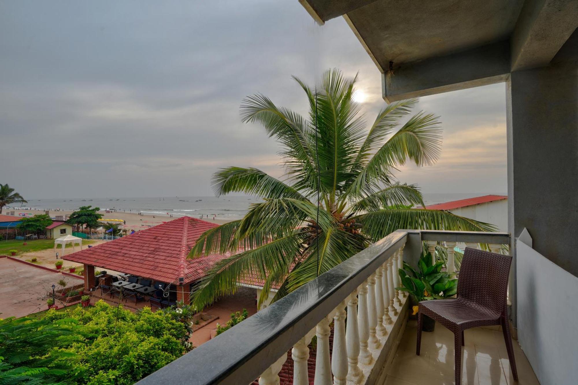 Hotel Salty Waves Baga Bagian luar foto