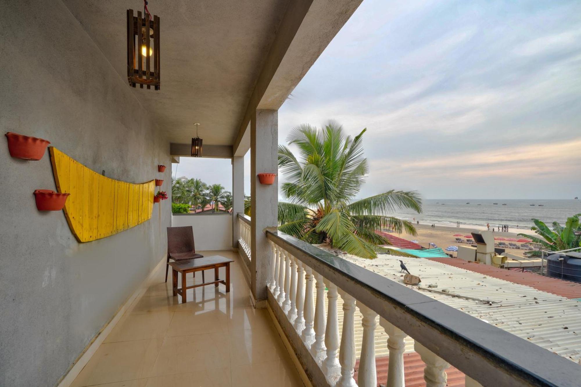 Hotel Salty Waves Baga Bagian luar foto
