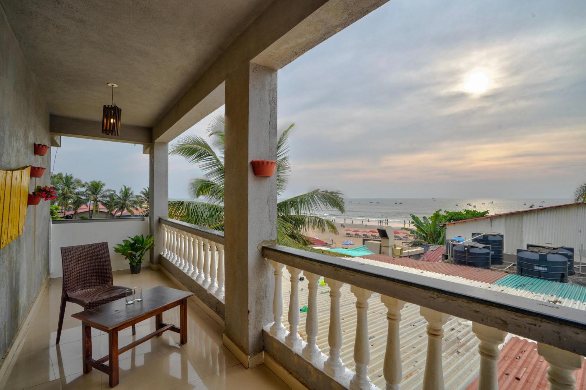 Hotel Salty Waves Baga Bagian luar foto