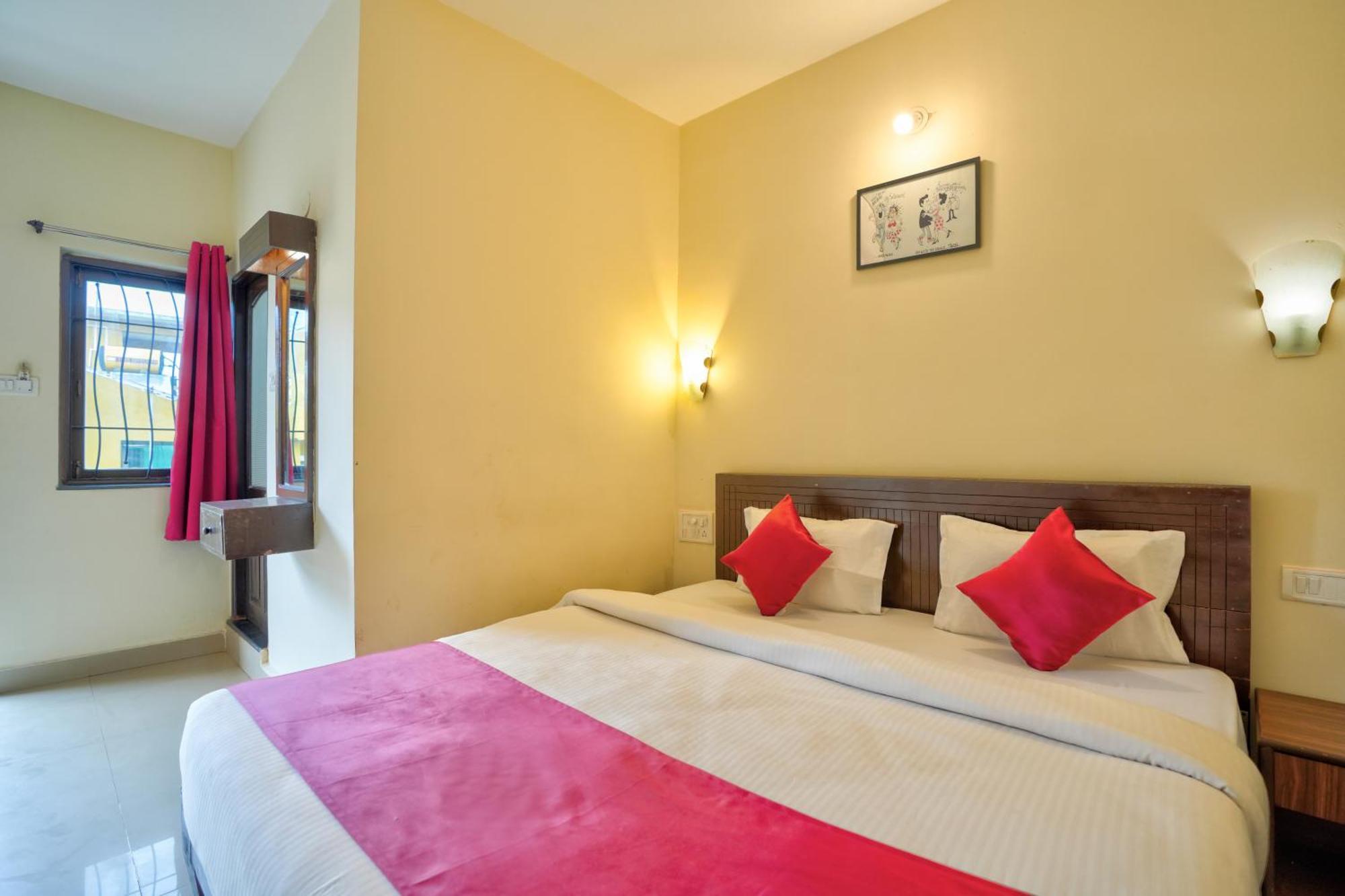Hotel Salty Waves Baga Bagian luar foto