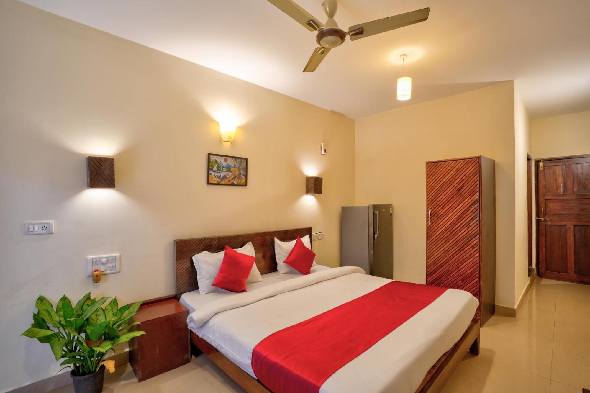 Hotel Salty Waves Baga Bagian luar foto