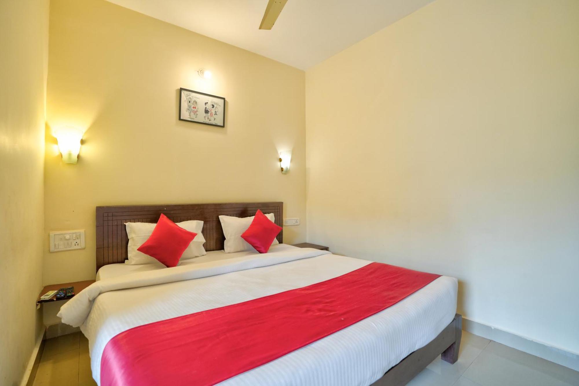 Hotel Salty Waves Baga Bagian luar foto