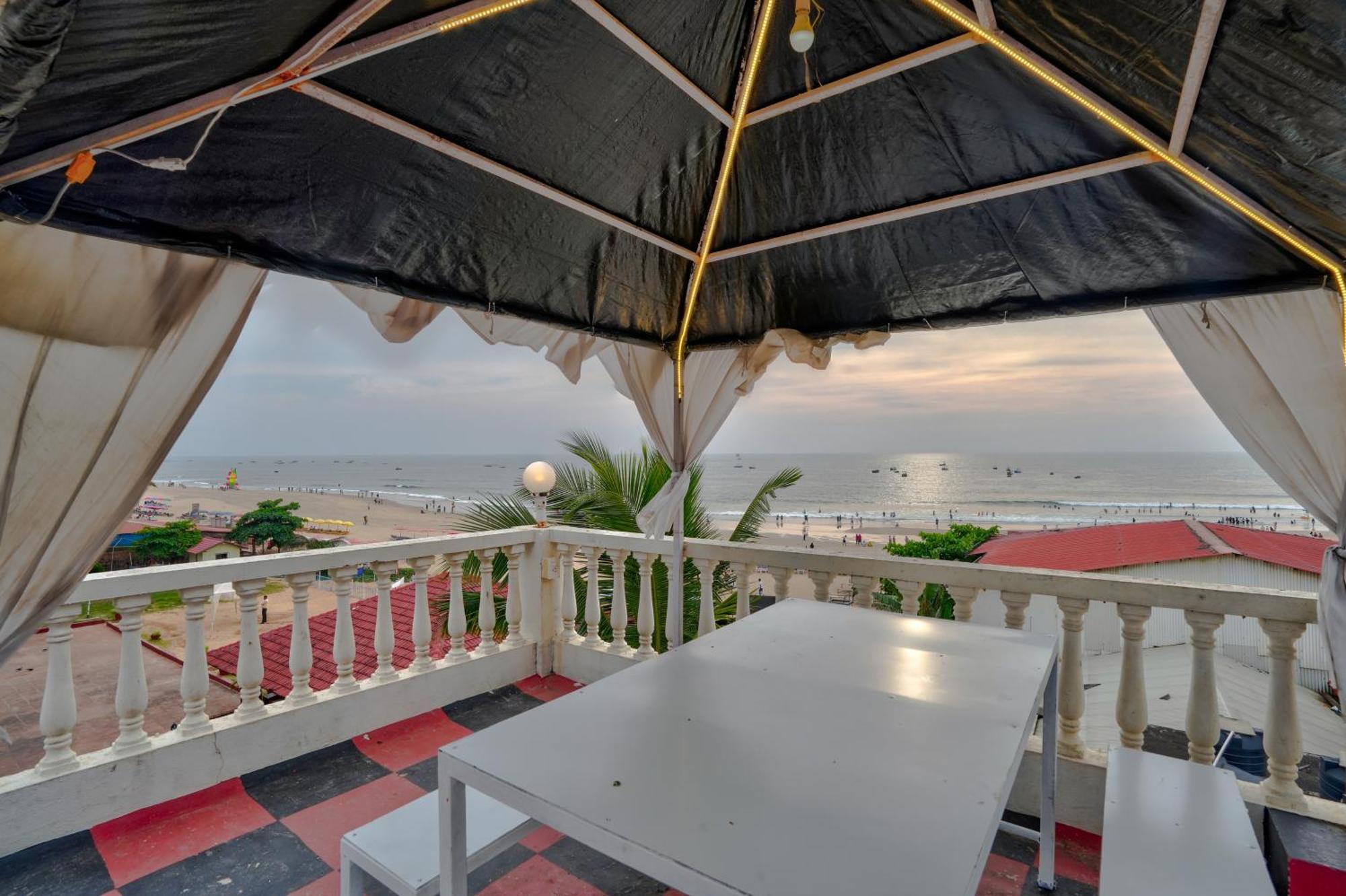 Hotel Salty Waves Baga Bagian luar foto