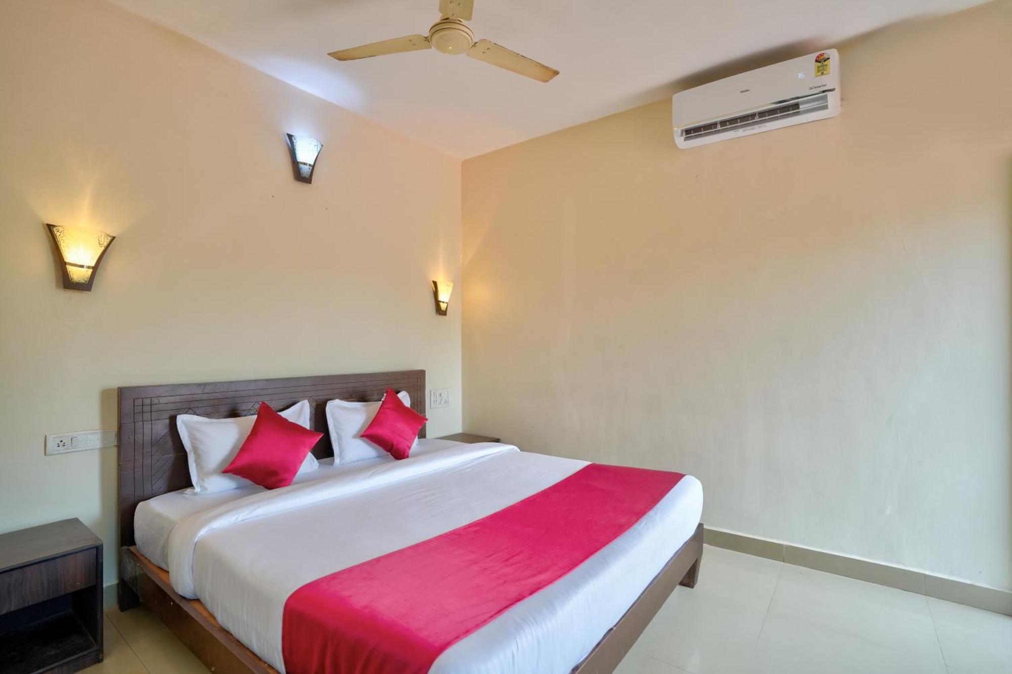 Hotel Salty Waves Baga Bagian luar foto