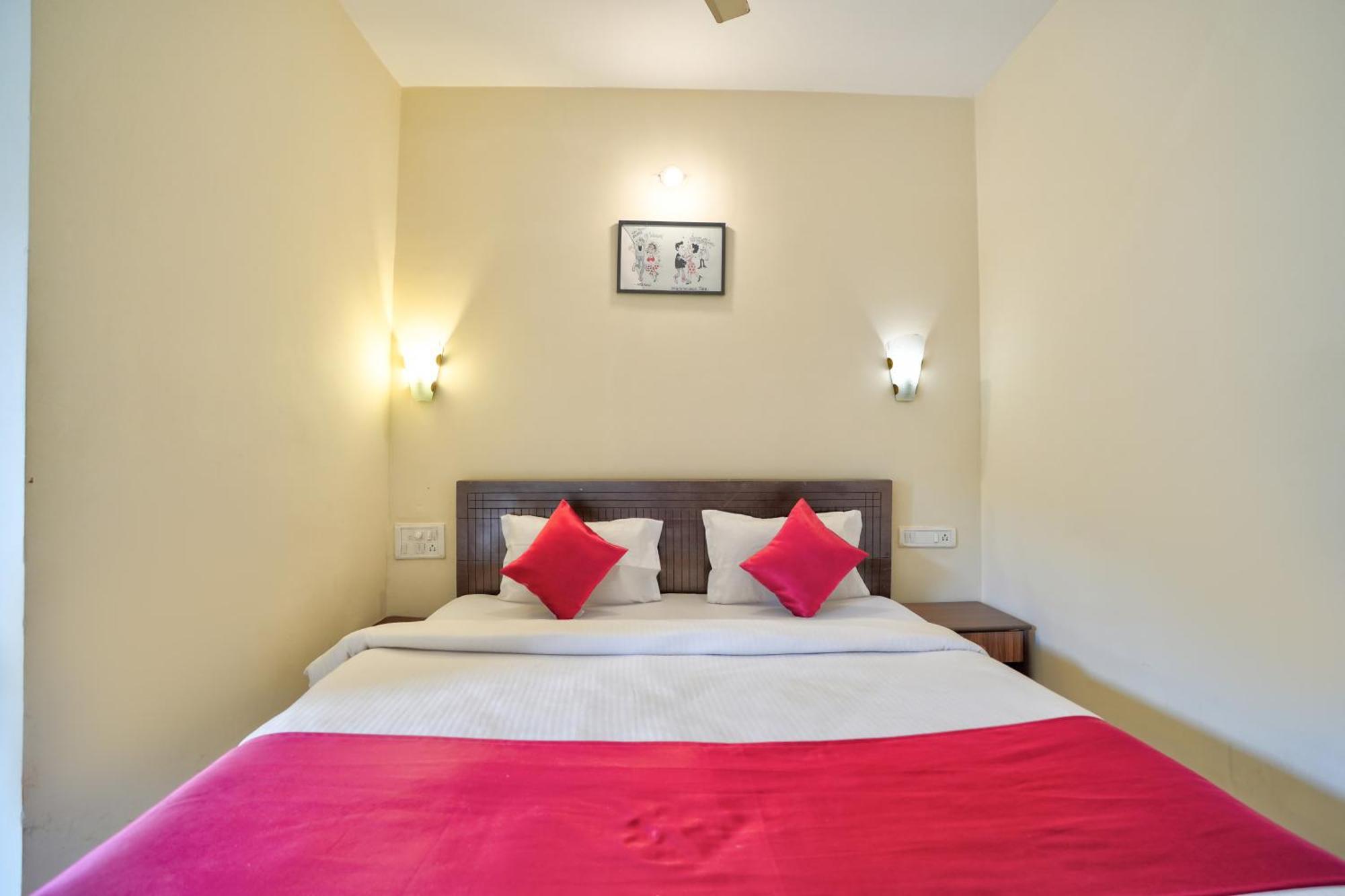 Hotel Salty Waves Baga Bagian luar foto