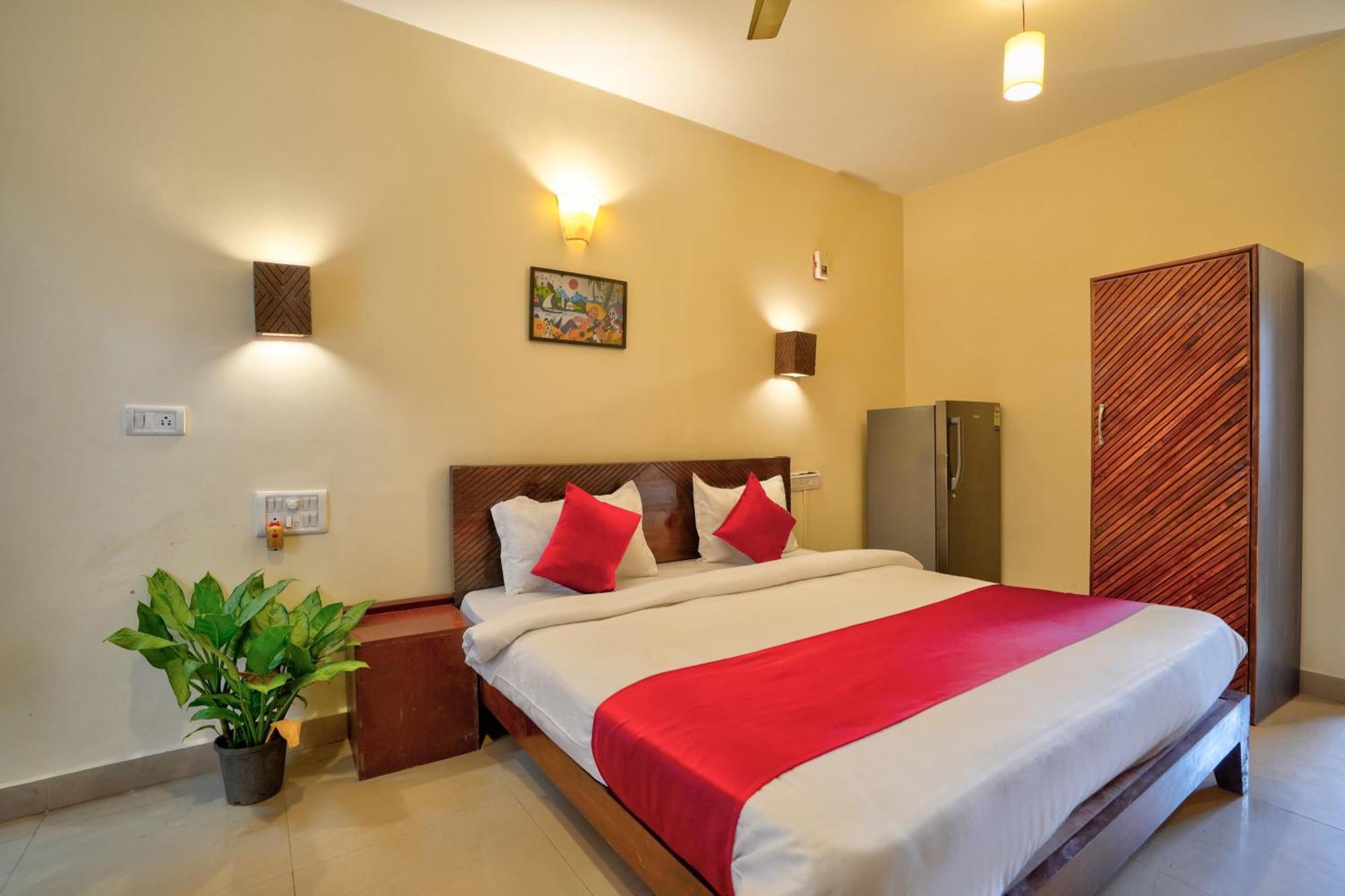 Hotel Salty Waves Baga Bagian luar foto