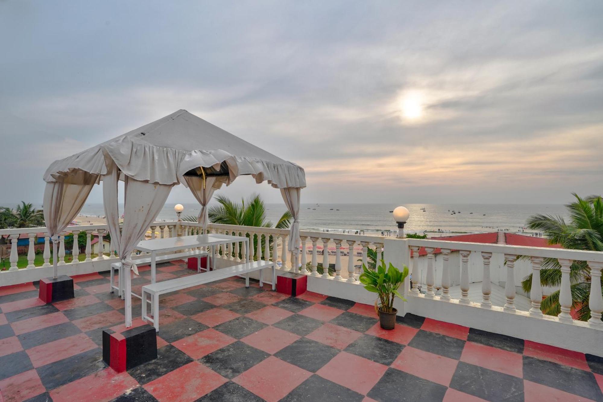 Hotel Salty Waves Baga Bagian luar foto