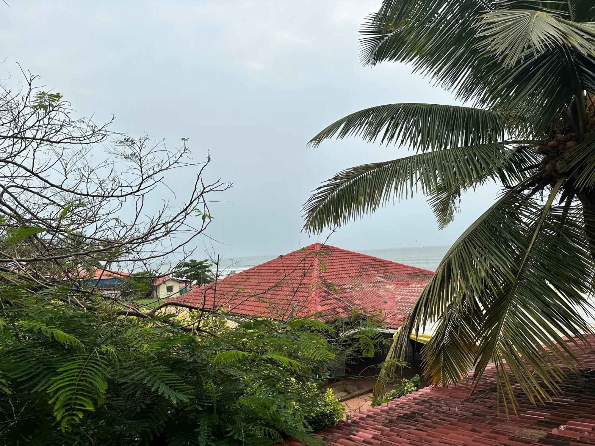 Hotel Salty Waves Baga Bagian luar foto